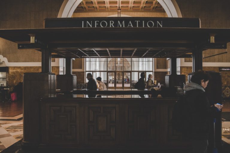 Curso gratis de estrategias de servicios: calidad y orientación al cliente